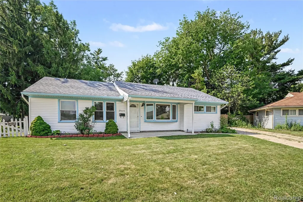 29655 Winter Court Garden City City MI 48135