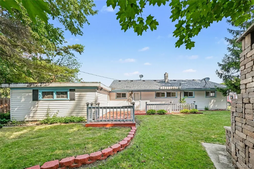 29655 Winter Court Garden City City MI 48135
