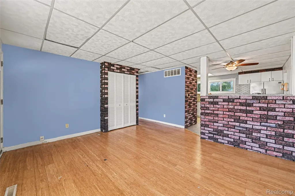 29655 Winter Court Garden City City MI 48135