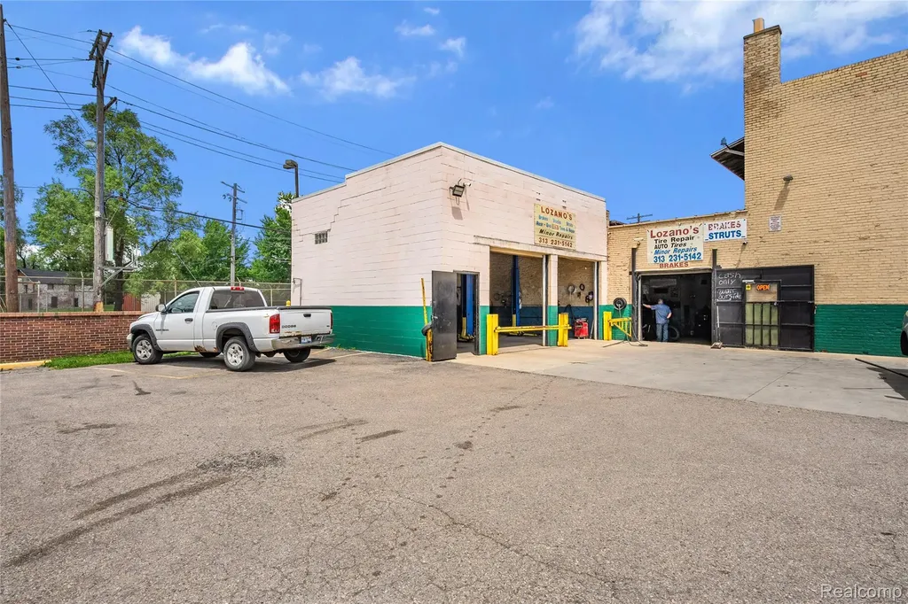 5536 Michigan Avenue Detroit City MI 48210