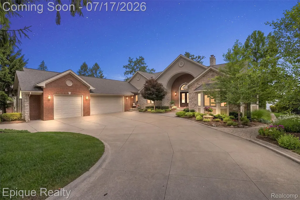565 Shady Oaks Street Orion Charter Township MI 48362