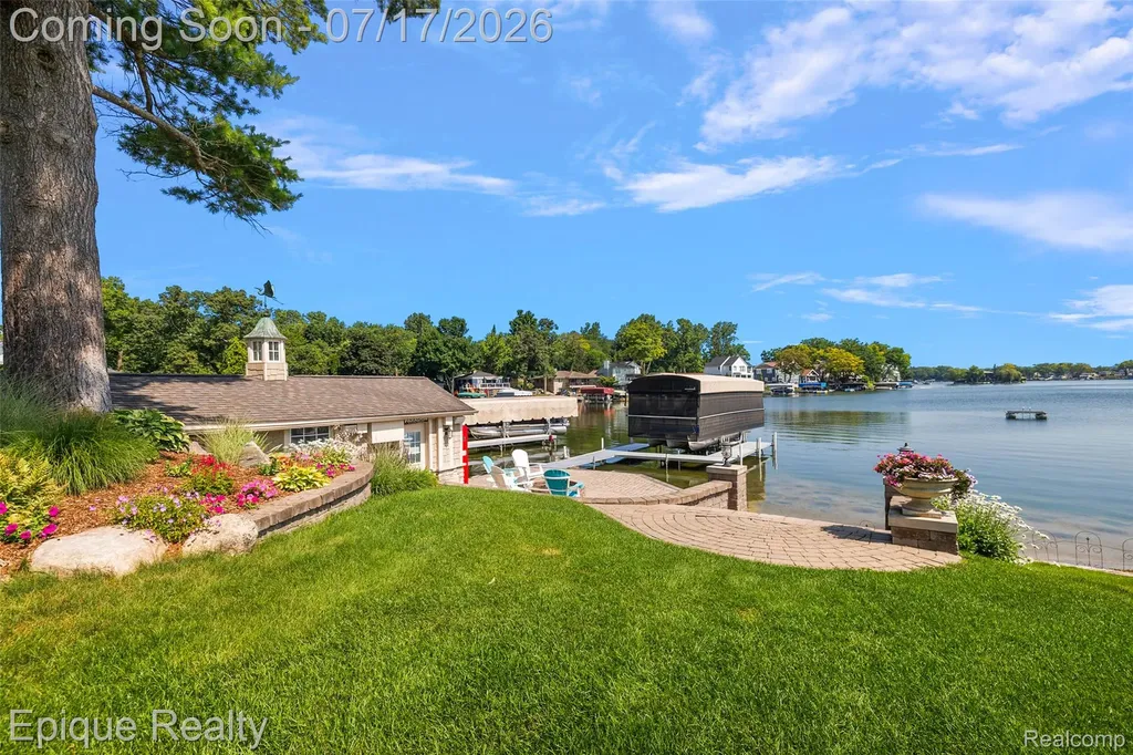 565 Shady Oaks Street Orion Charter Township MI 48362