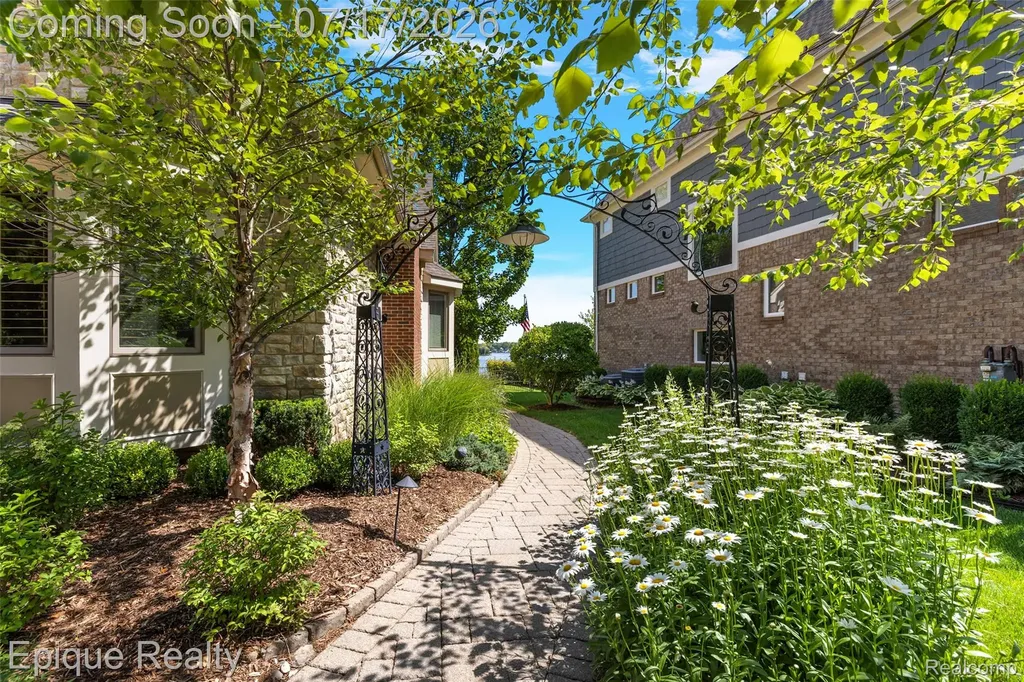 565 Shady Oaks Street Orion Charter Township MI 48362