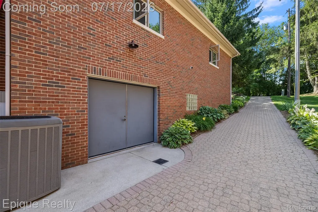 565 Shady Oaks Street Orion Charter Township MI 48362