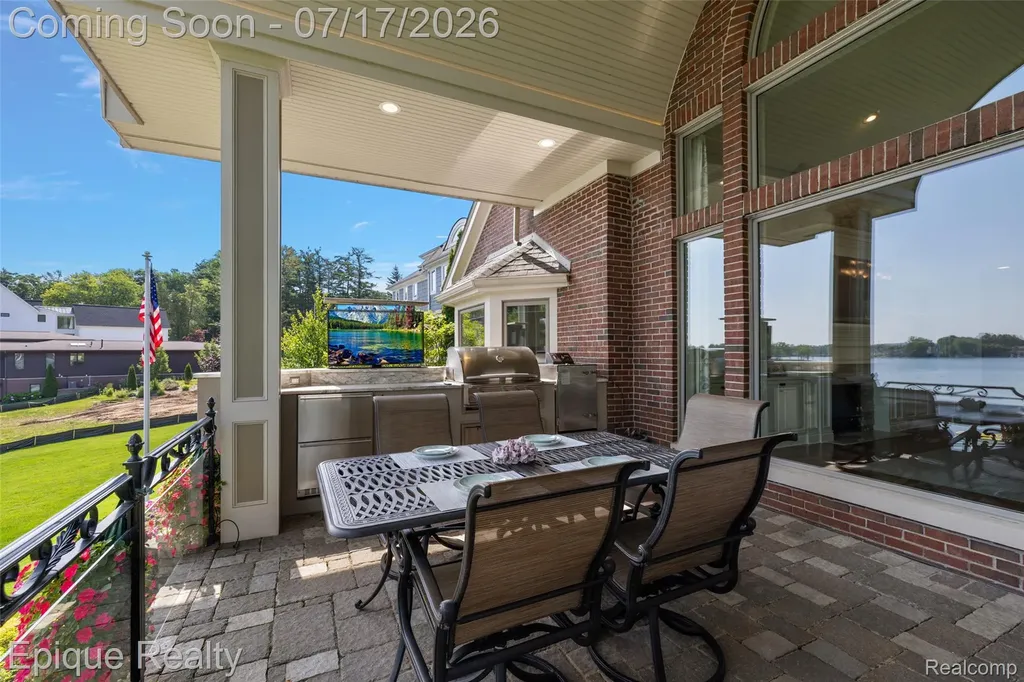 565 Shady Oaks Street Orion Charter Township MI 48362