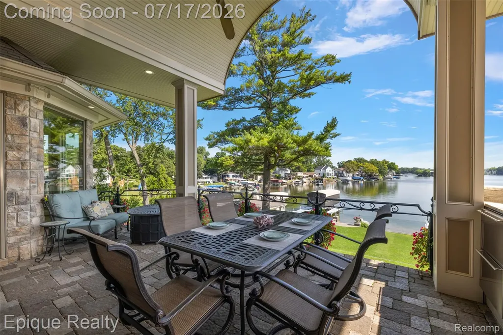 565 Shady Oaks Street Orion Charter Township MI 48362