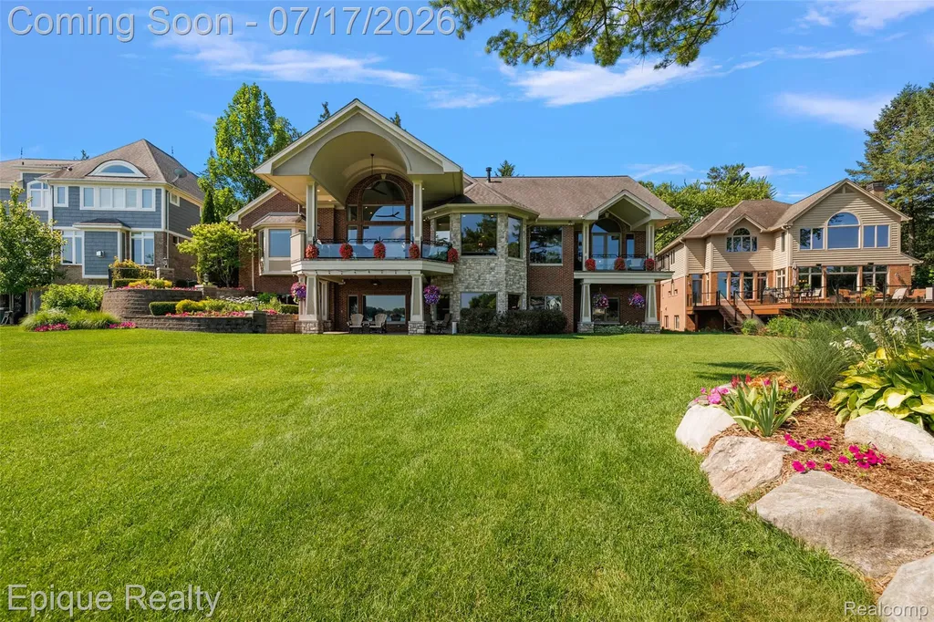 565 Shady Oaks Street Orion Charter Township MI 48362