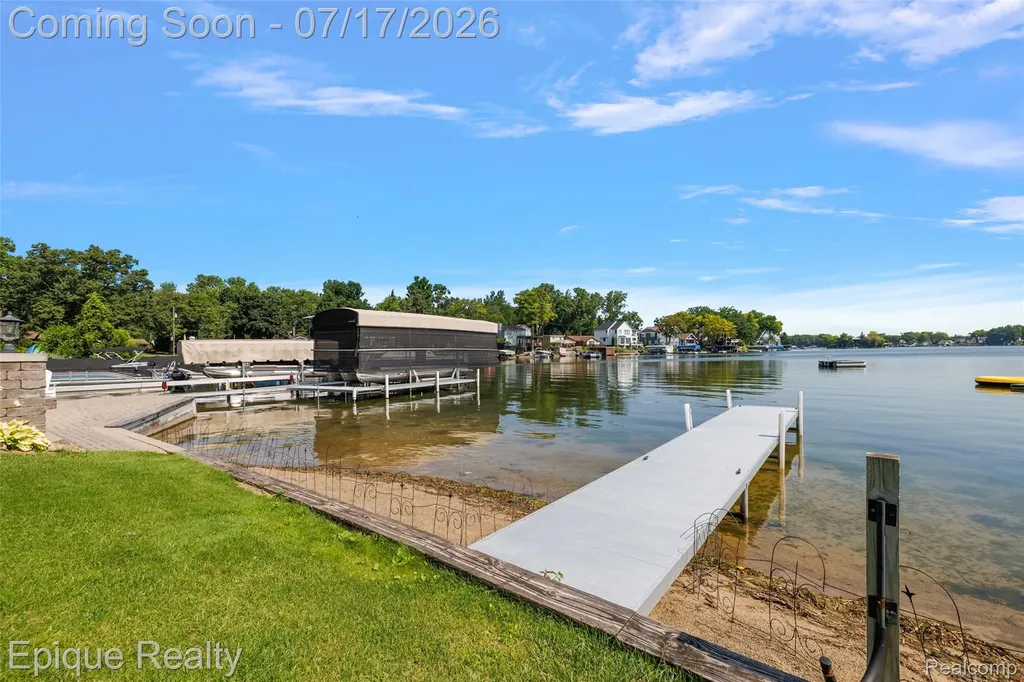 565 Shady Oaks Street Orion Charter Township MI 48362