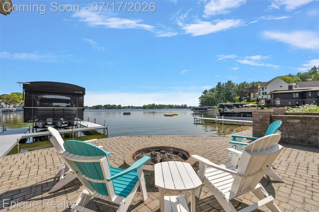 565 Shady Oaks Street Orion Charter Township MI 48362