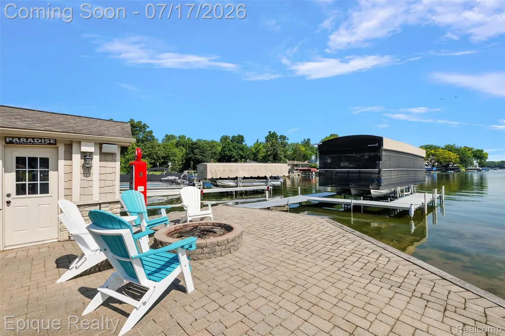 565 Shady Oaks Street Orion Charter Township MI 48362