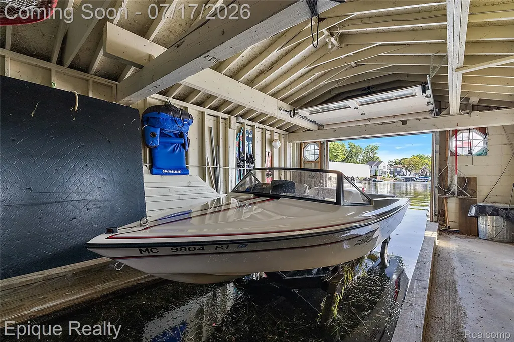 565 Shady Oaks Street Orion Charter Township MI 48362