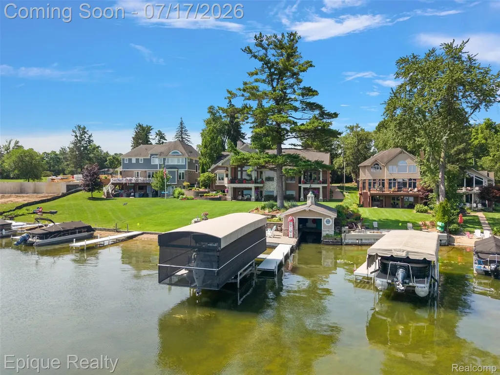 565 Shady Oaks Street Orion Charter Township MI 48362