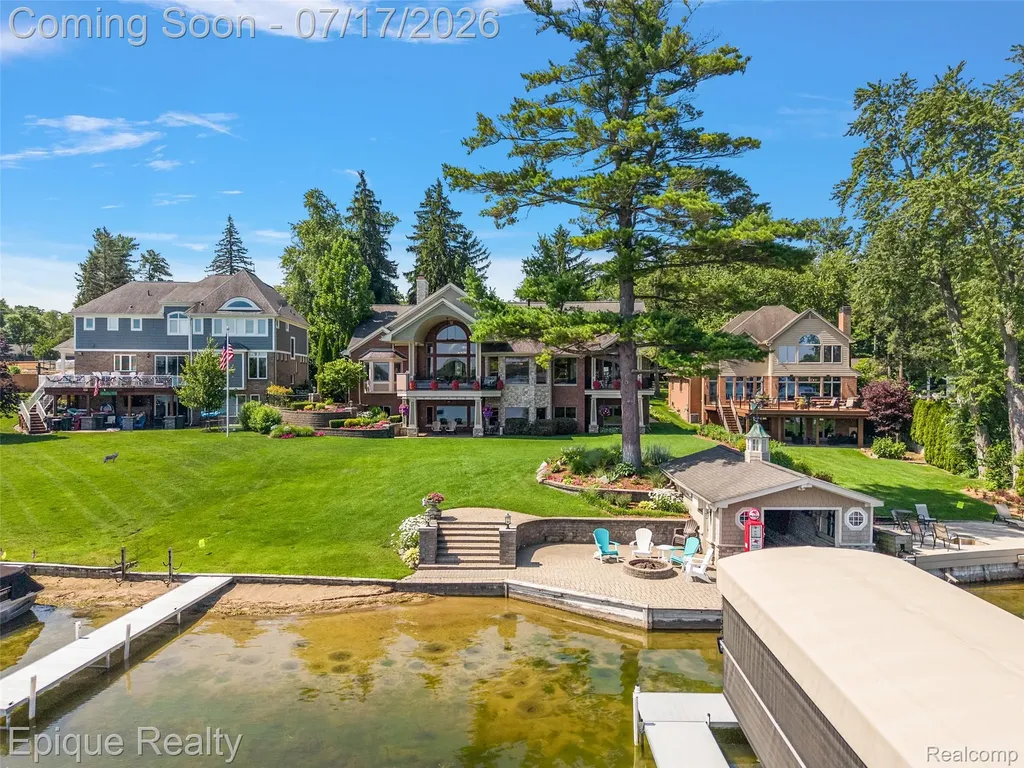 565 Shady Oaks Street Orion Charter Township MI 48362