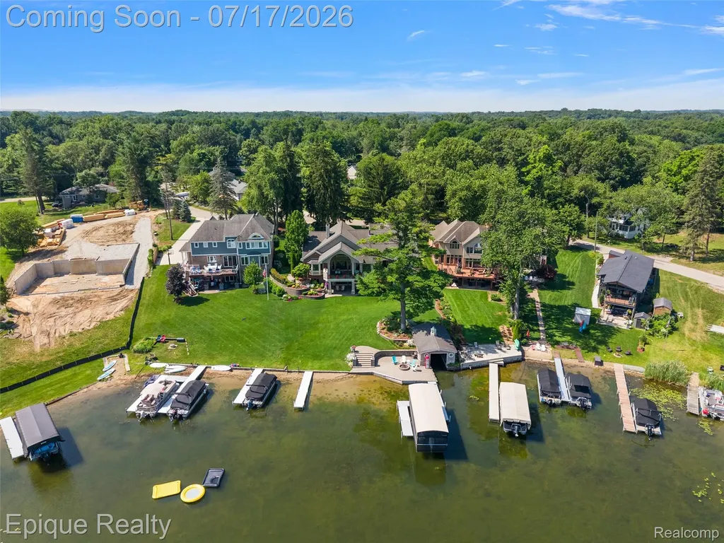 565 Shady Oaks Street Orion Charter Township MI 48362
