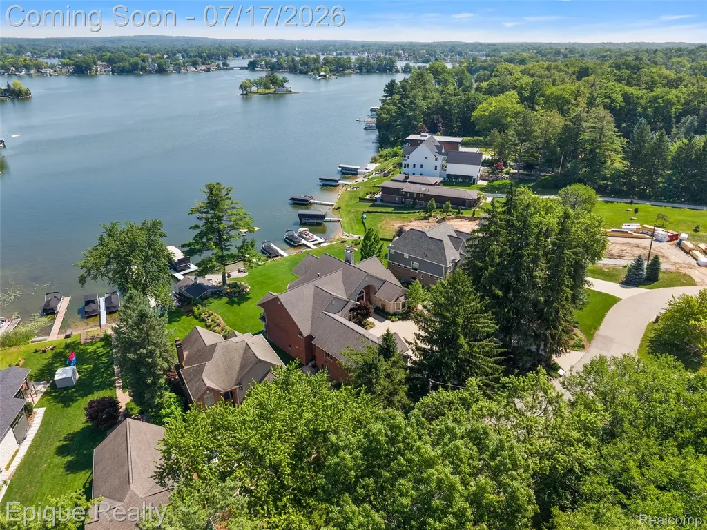 565 Shady Oaks Street Orion Charter Township MI 48362