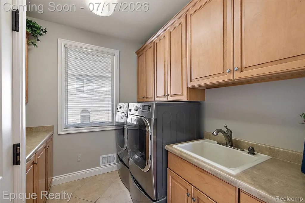 565 Shady Oaks Street Orion Charter Township MI 48362