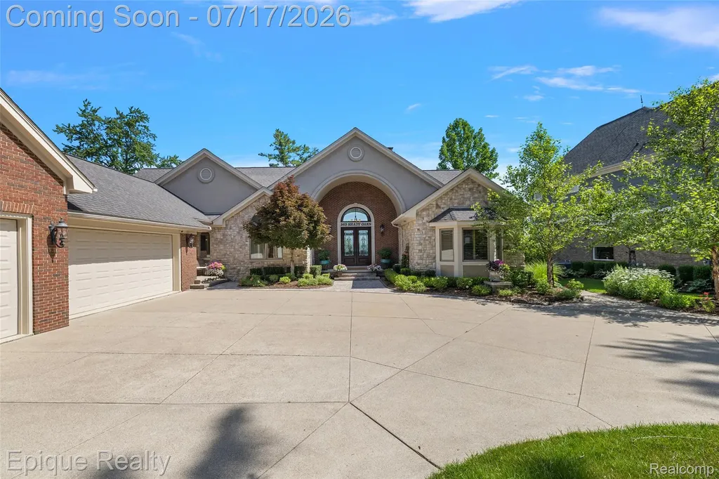 565 Shady Oaks Street Orion Charter Township MI 48362