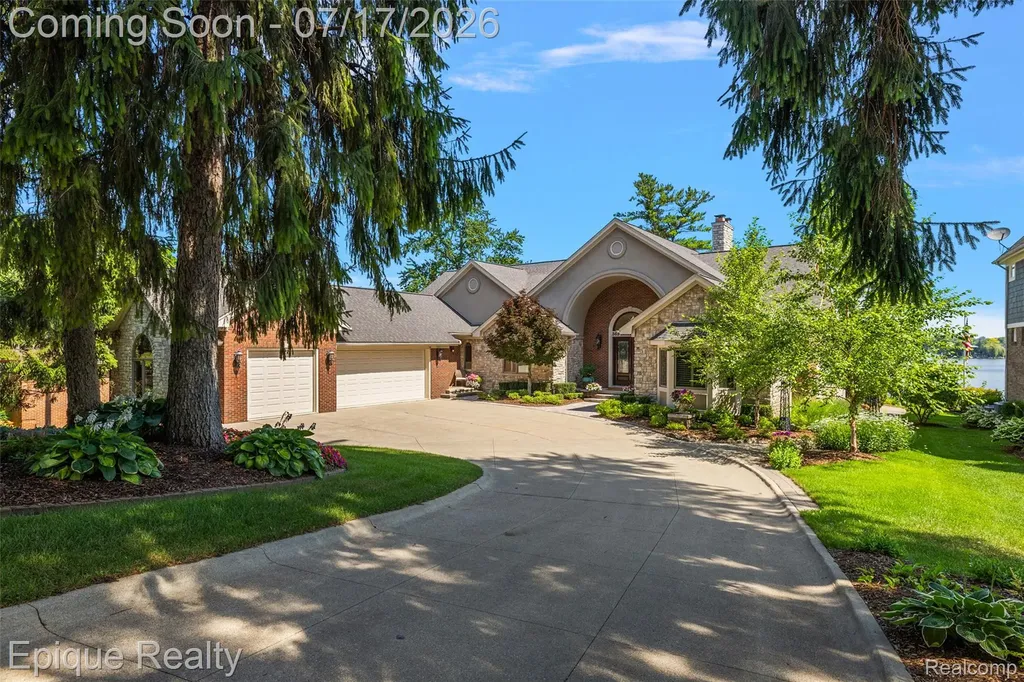 565 Shady Oaks Street Orion Charter Township MI 48362