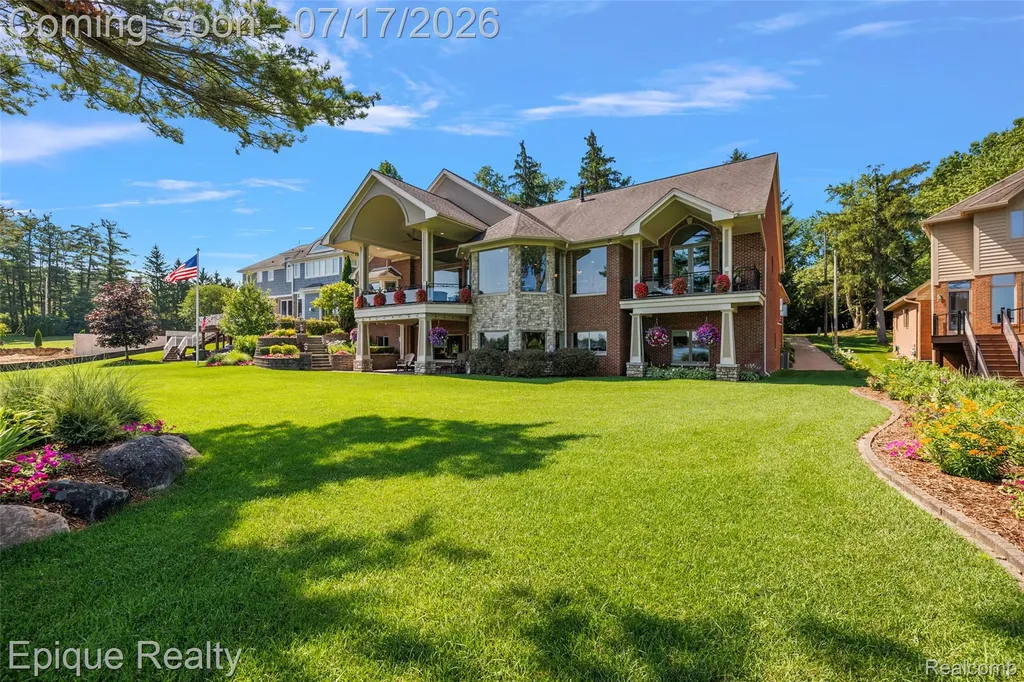 565 Shady Oaks Street Orion Charter Township MI 48362