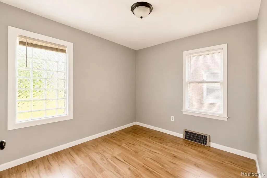 19409 Fairport Street Detroit City MI 48205