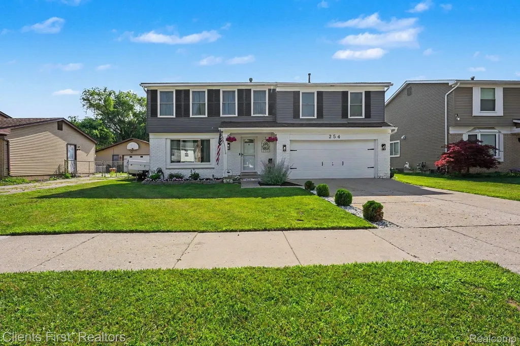 254 Selkirk Street Canton Charter Township MI 48187