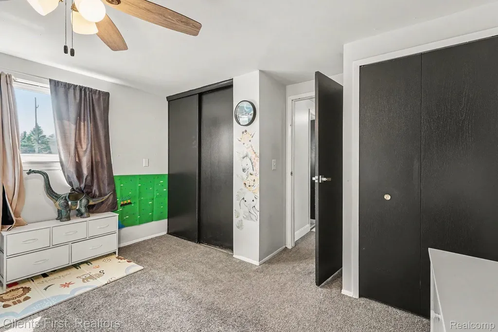 254 Selkirk Street Canton Charter Township MI 48187