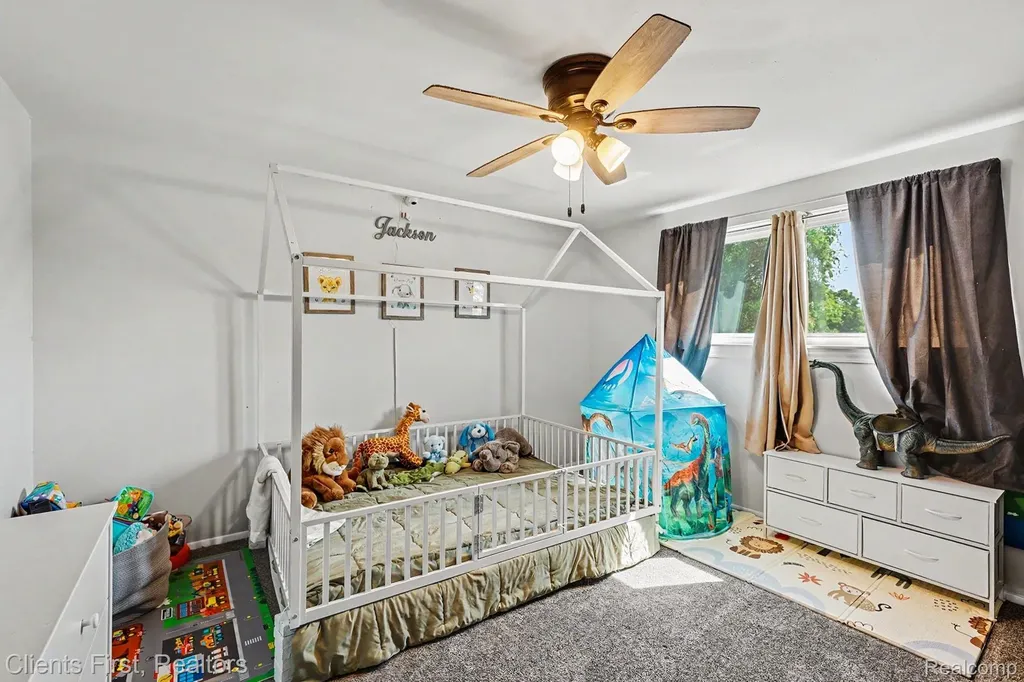 254 Selkirk Street Canton Charter Township MI 48187