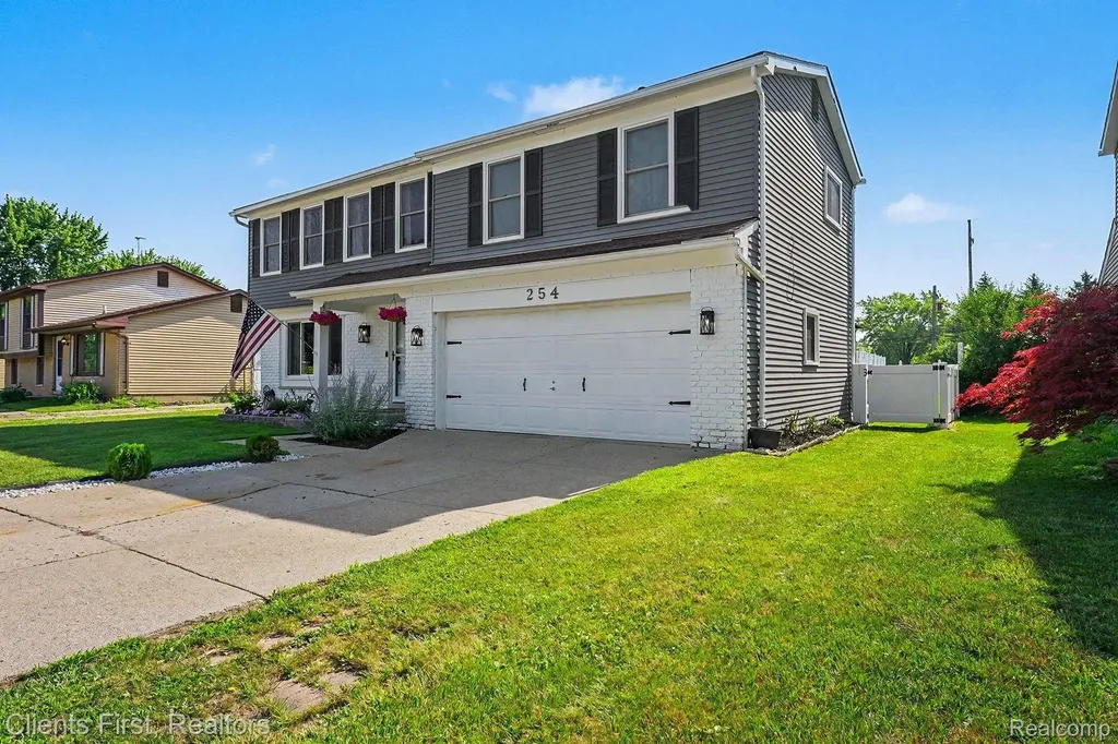 254 Selkirk Street Canton Charter Township MI 48187