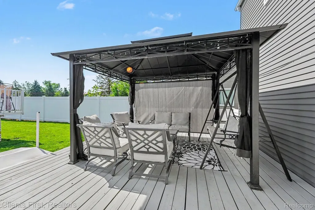 254 Selkirk Street Canton Charter Township MI 48187