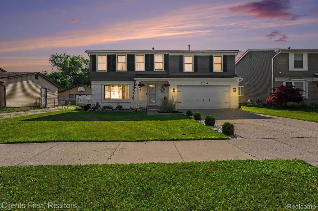 254 Selkirk Street Canton Charter Township MI 48187