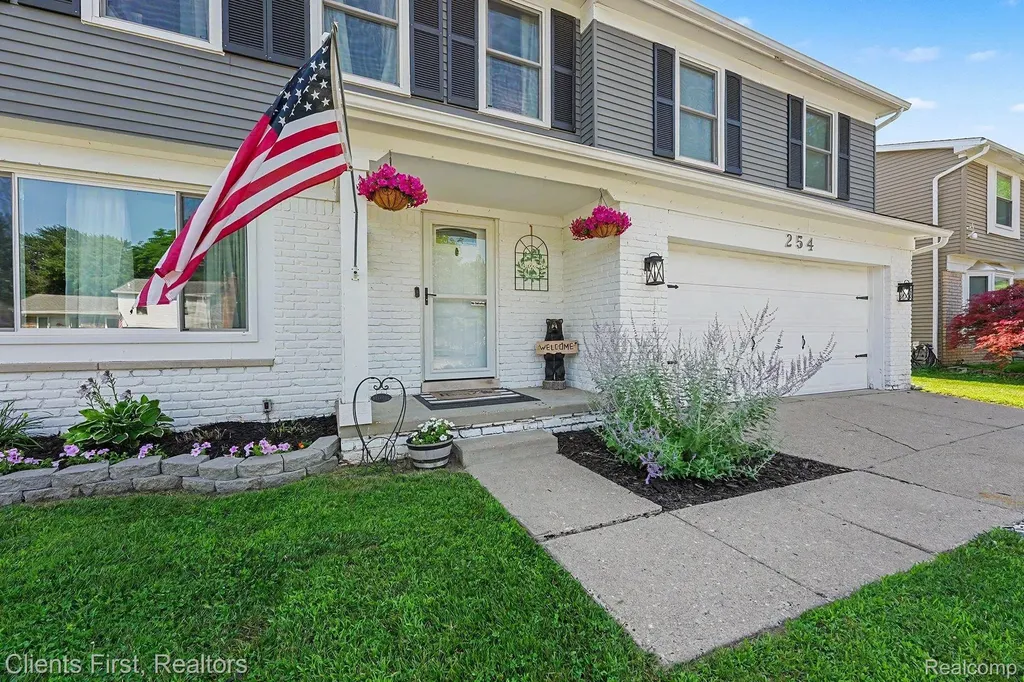 254 Selkirk Street Canton Charter Township MI 48187