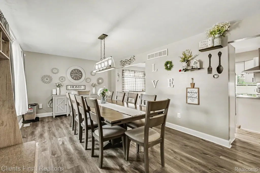 254 Selkirk Street Canton Charter Township MI 48187