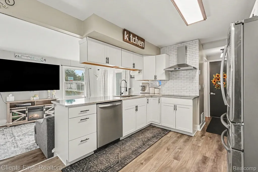 254 Selkirk Street Canton Charter Township MI 48187