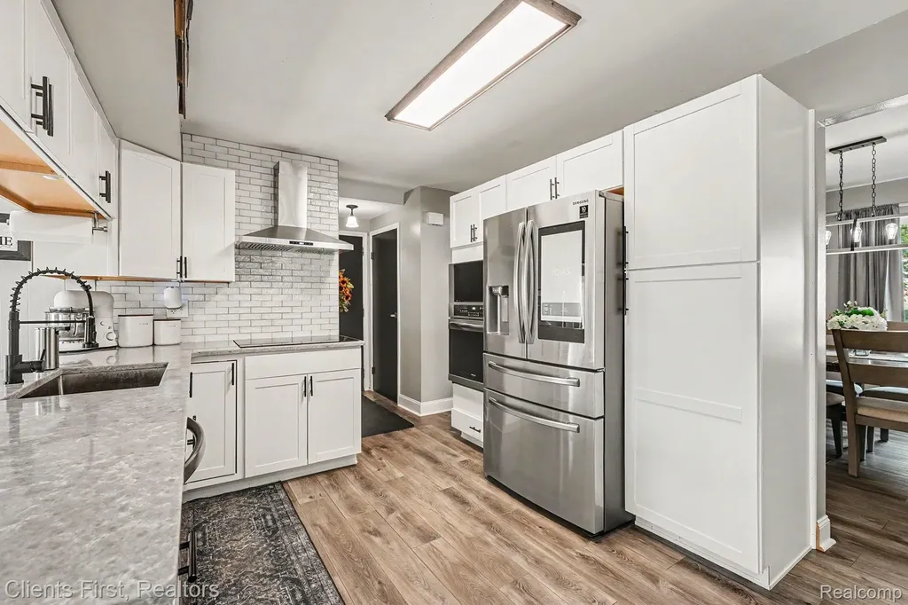 254 Selkirk Street Canton Charter Township MI 48187