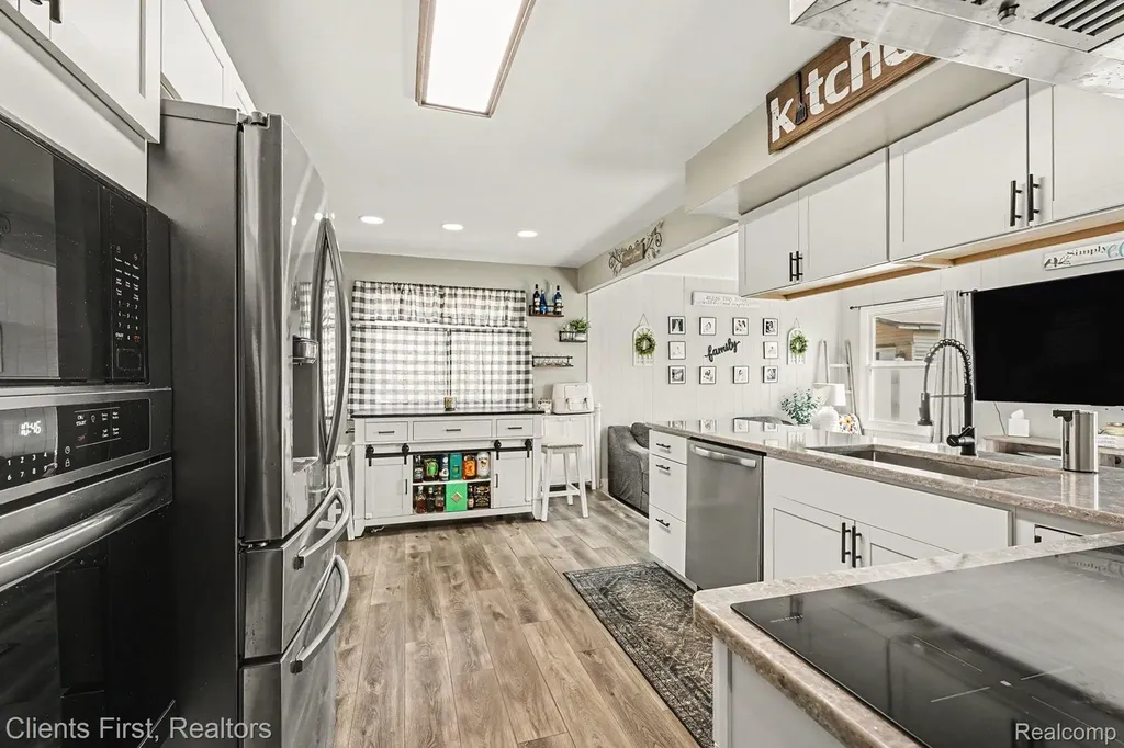 254 Selkirk Street Canton Charter Township MI 48187