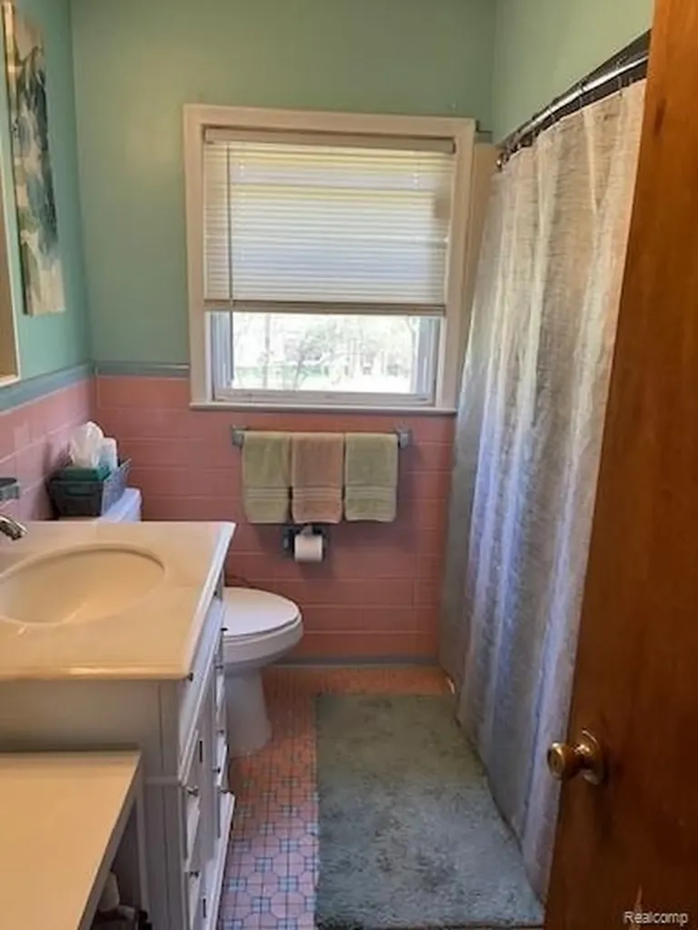23409 Ranch Hill Drive W Southfield City MI 48033