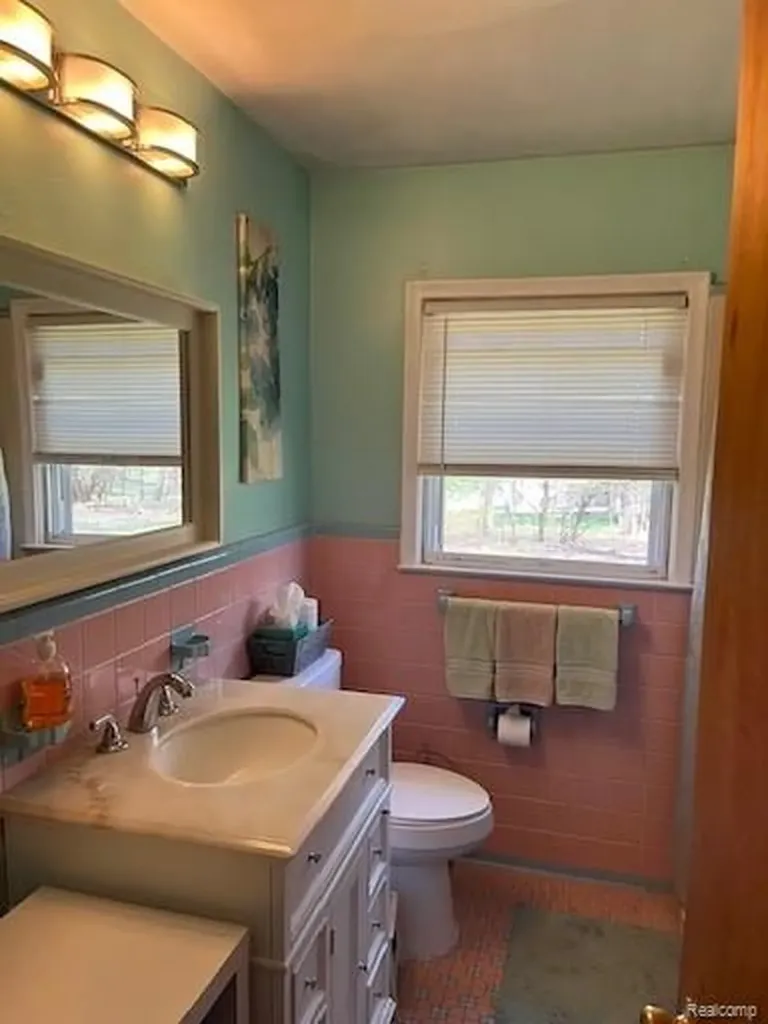 23409 Ranch Hill Drive W Southfield City MI 48033