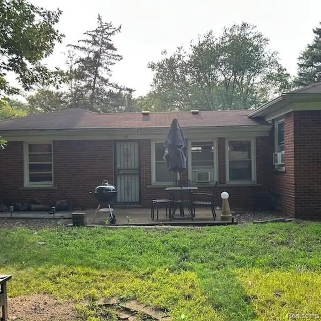 23409 Ranch Hill Drive W Southfield City MI 48033