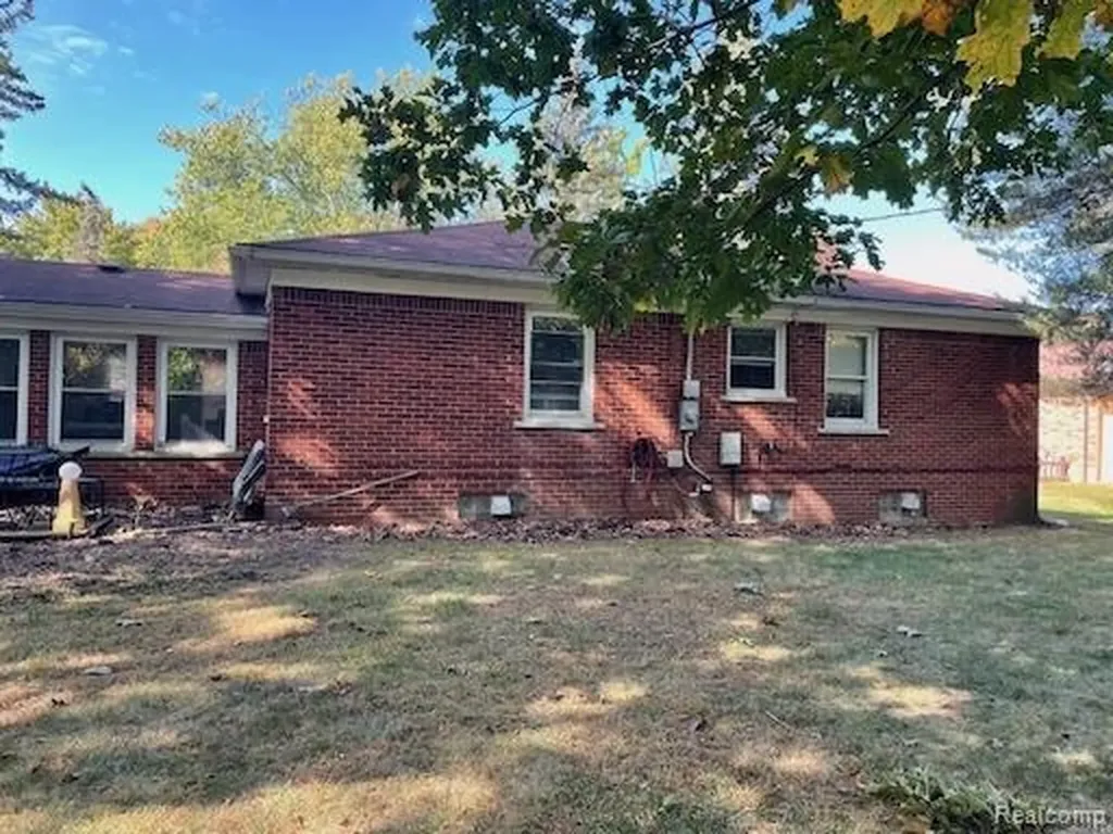 23409 Ranch Hill Drive W Southfield City MI 48033