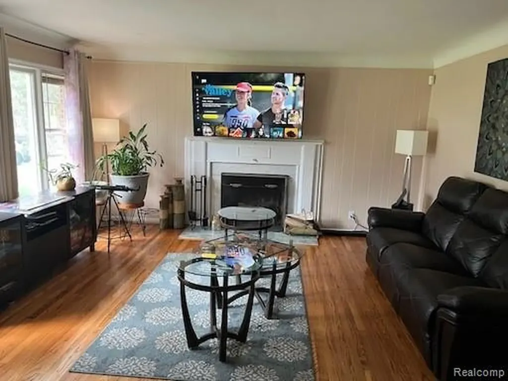 23409 Ranch Hill Drive W Southfield City MI 48033