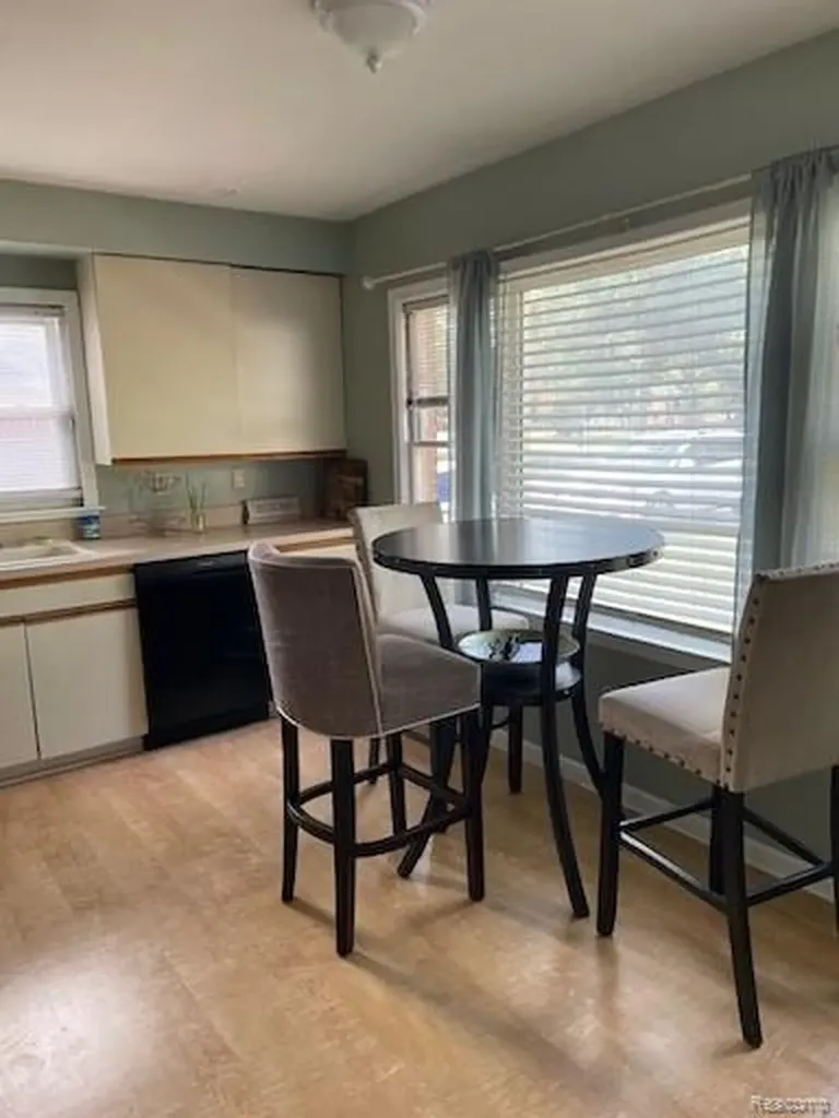 23409 Ranch Hill Drive W Southfield City MI 48033
