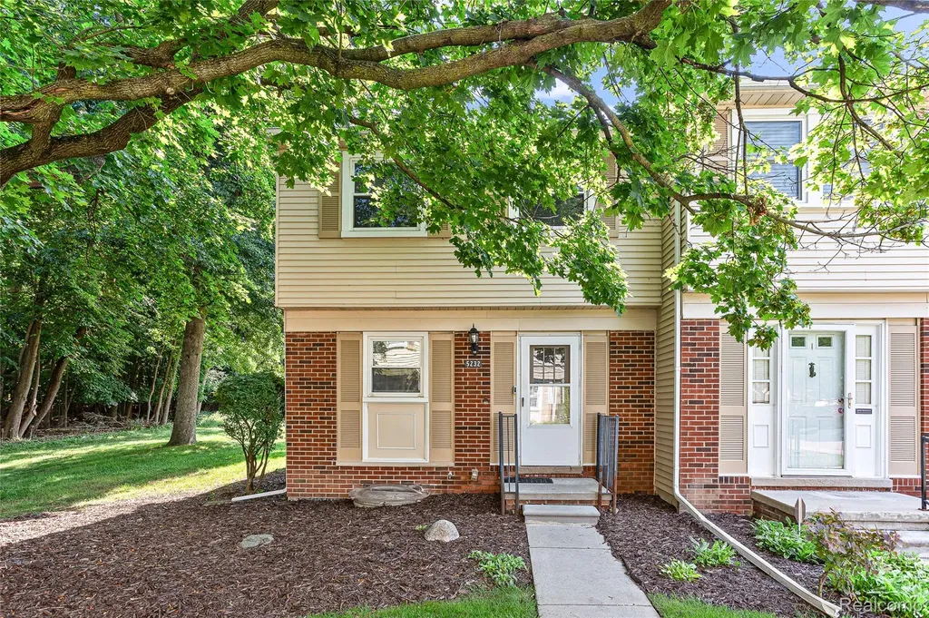 5232 Breeze Hill Place Troy City MI 48098
