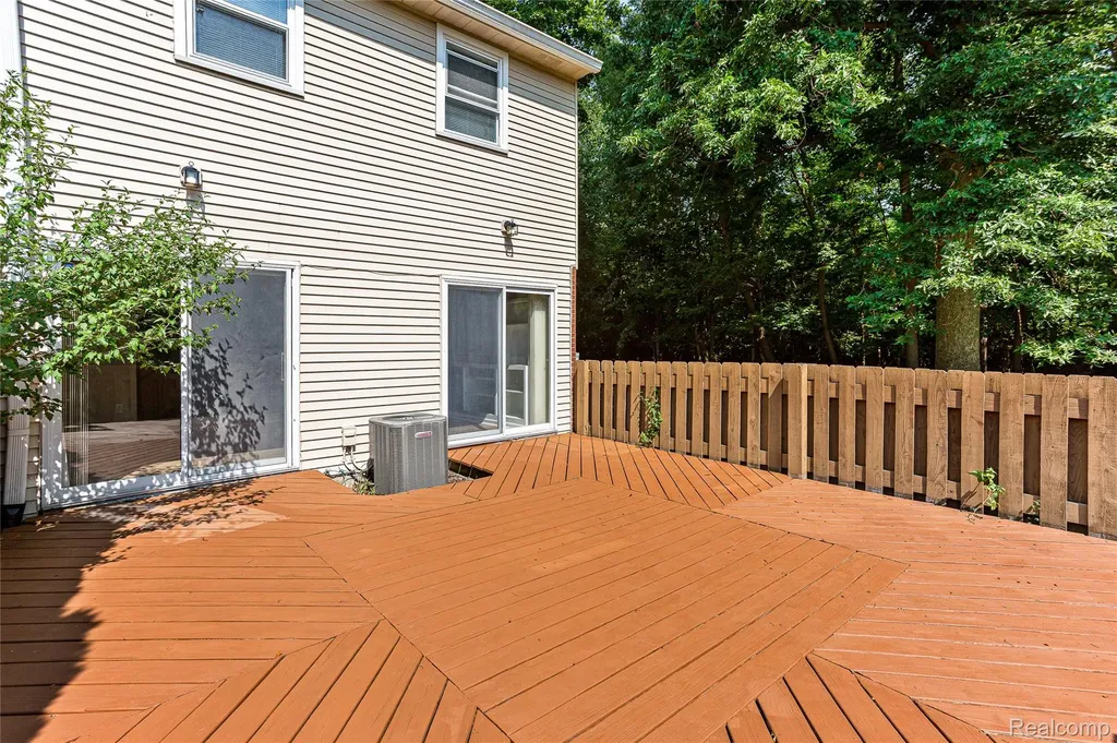 5232 Breeze Hill Place Troy City MI 48098