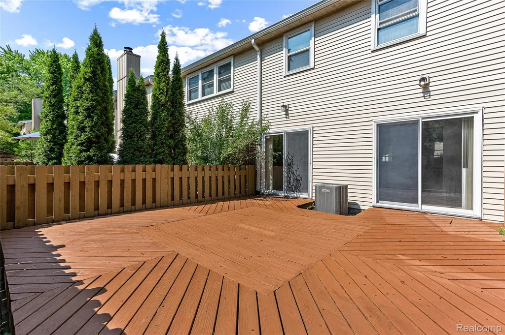 5232 Breeze Hill Place Troy City MI 48098