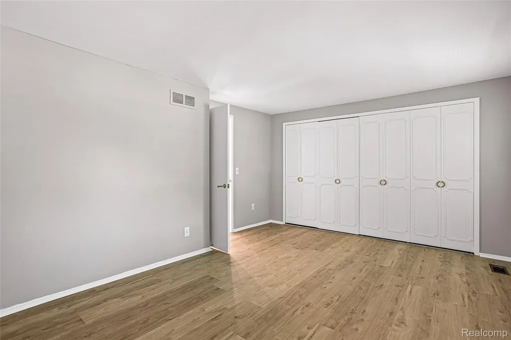 5232 Breeze Hill Place Troy City MI 48098