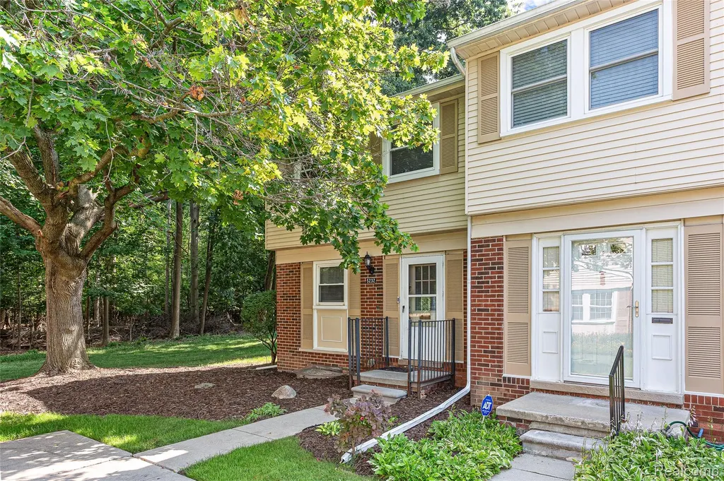 5232 Breeze Hill Place Troy City MI 48098