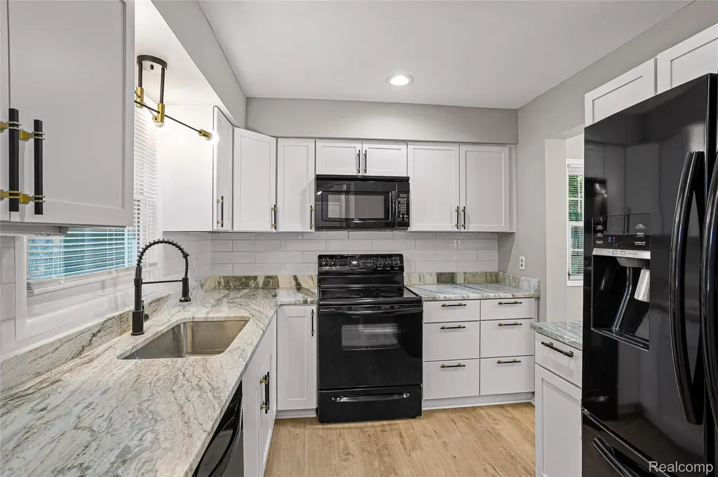 5232 Breeze Hill Place Troy City MI 48098