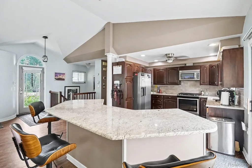 3233 Shawnee Lane Waterford Charter Township MI 48329