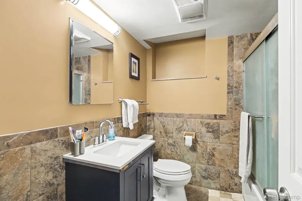 3233 Shawnee Lane Waterford Charter Township MI 48329