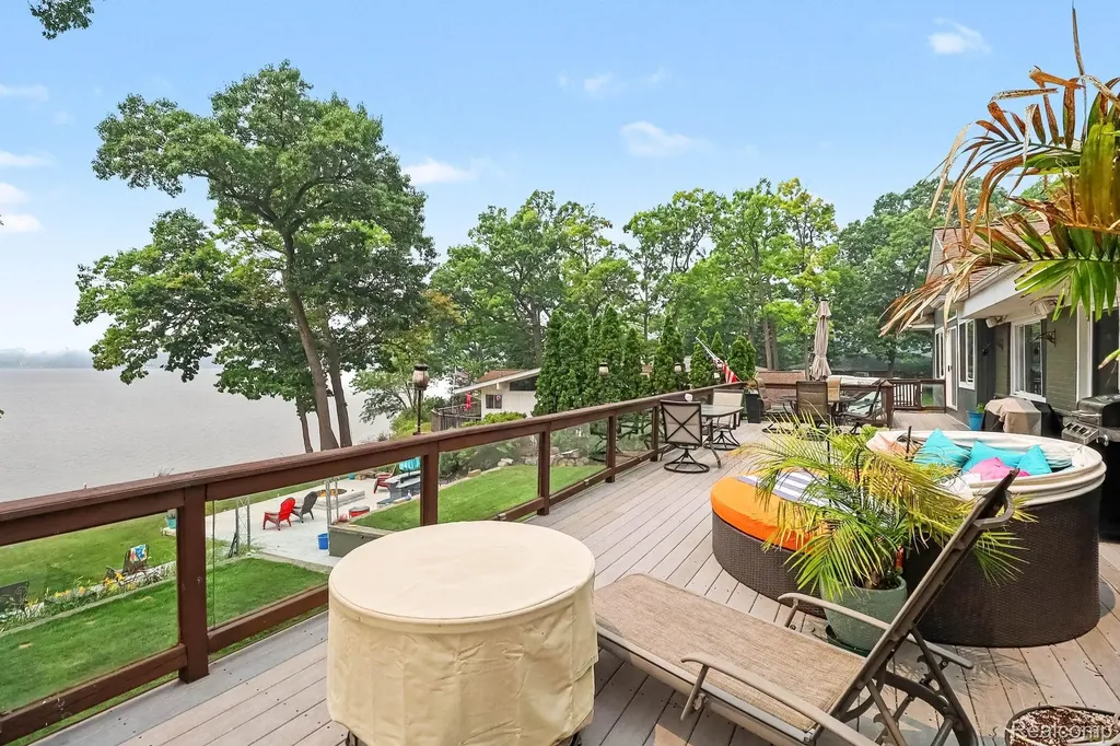 3233 Shawnee Lane Waterford Charter Township MI 48329